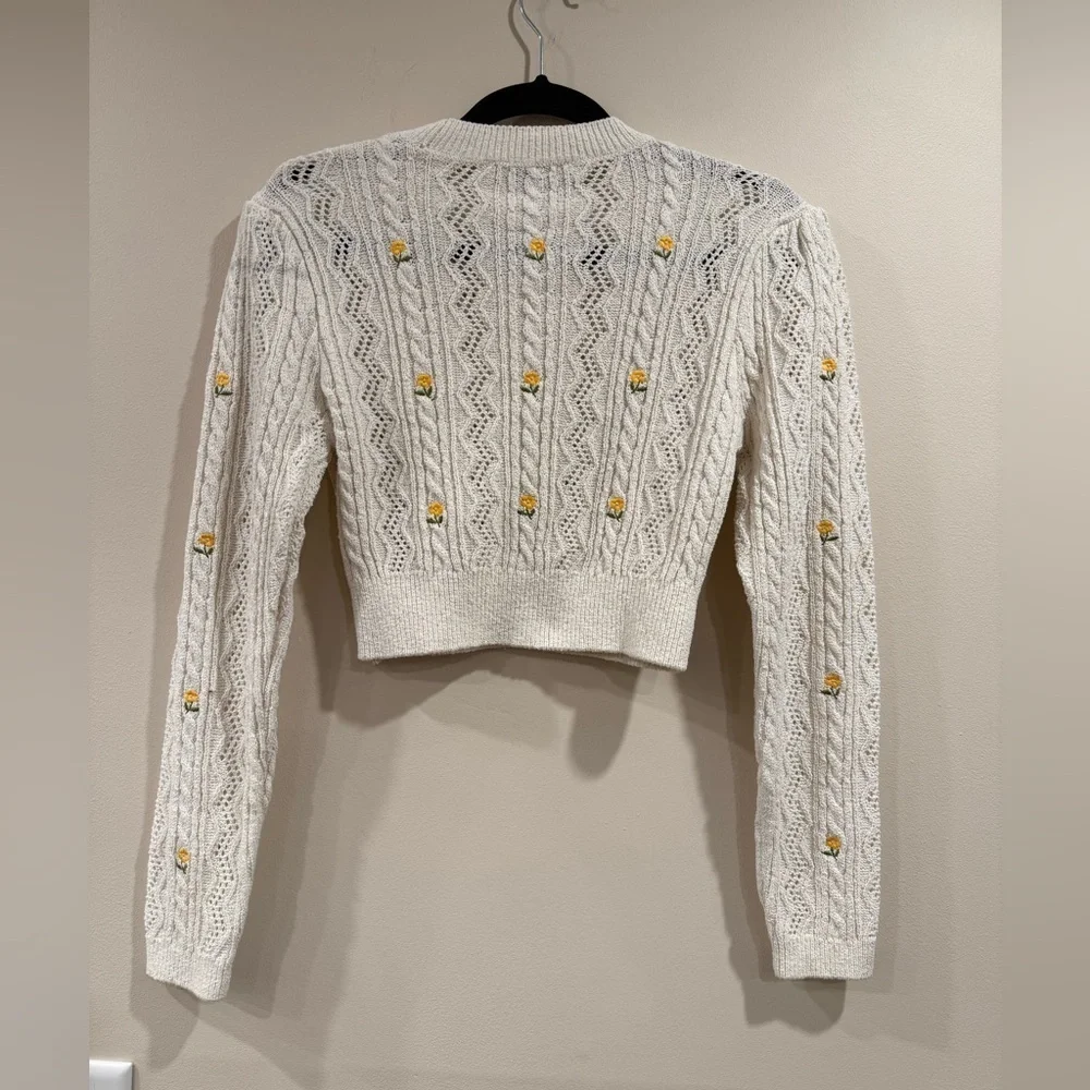 🔥Zara White Cropped Sweater with Yellow Floral Accents🔥